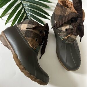 Sperry brown flannel print short boots size 6